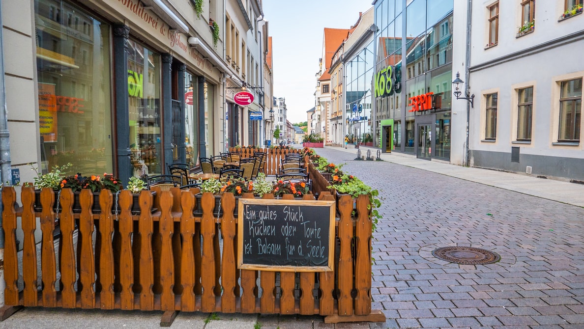 Ensuring Your Offering Clients a Clean, Safe Al Fresco Dining Experience